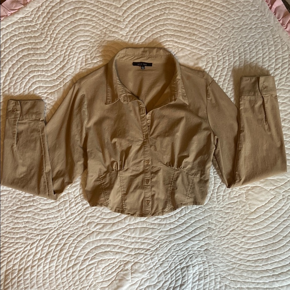 Love Tree Women's Beige Utility Crop Top
Size Large